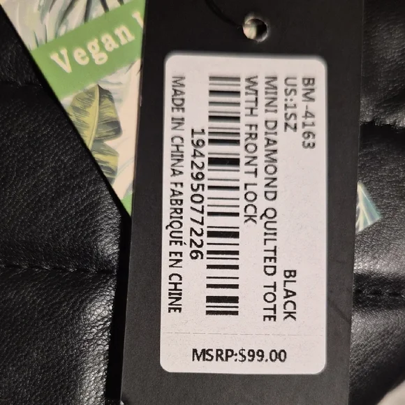 Elegant Black Quilted Handbag - Picture 4 of 5